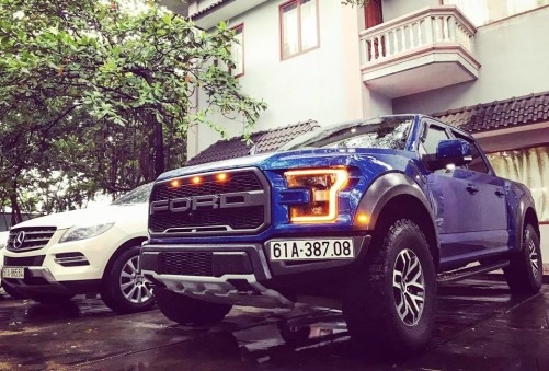 ford-f-150-raptor-chinh-thuc-lan-banh-tren-duong-pho-binh-duong-voi-gia-45-ty-dong
