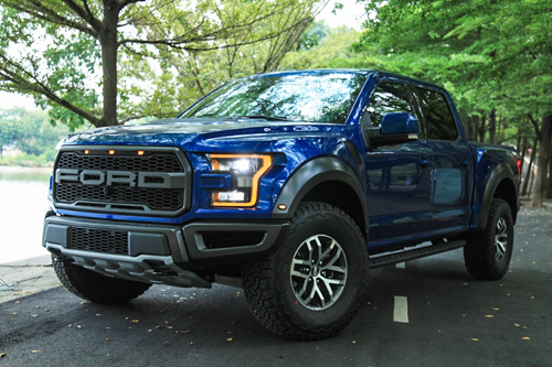 ford-f-150-raptor-chinh-thuc-lan-banh-tren-duong-pho-binh-duong-voi-gia-45-ty-dong