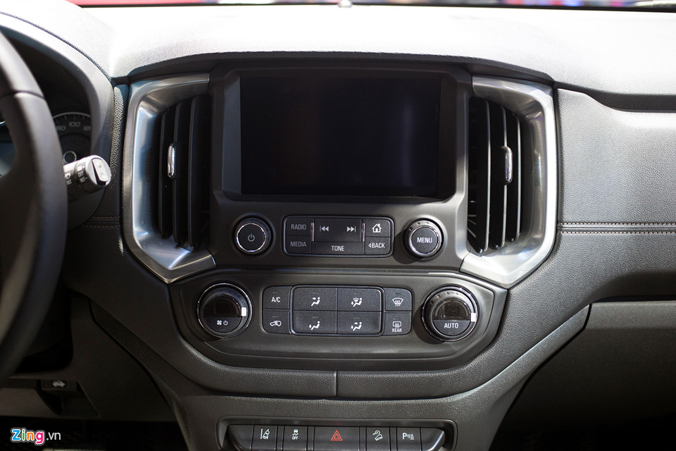 chevrolet-trailblazer-doi-thu-toyota-fortuner-vua-ra-mat-khach-hang-viet-nam-co-gi-hay
