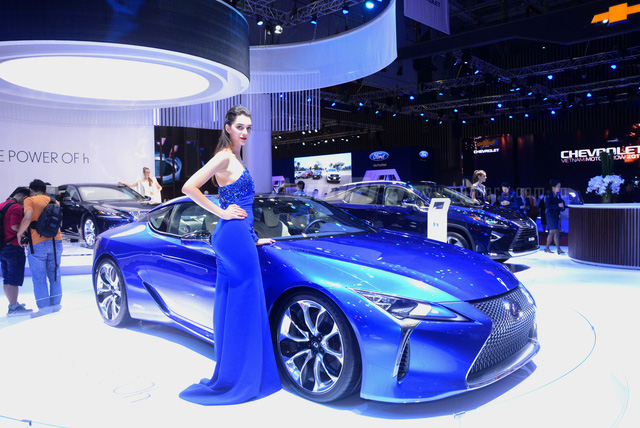 can-canh-coupe-hang-sang-lexus-lc-500h-dau-tien-xuat-hien-tai-viet-nam