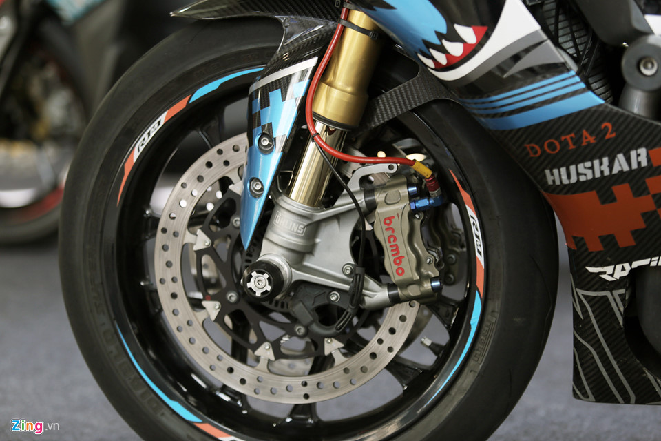 ngam-sieu-moto-ban-gioi-han-yamaha-r1m-do-tem-ca-map-o-tphcm
