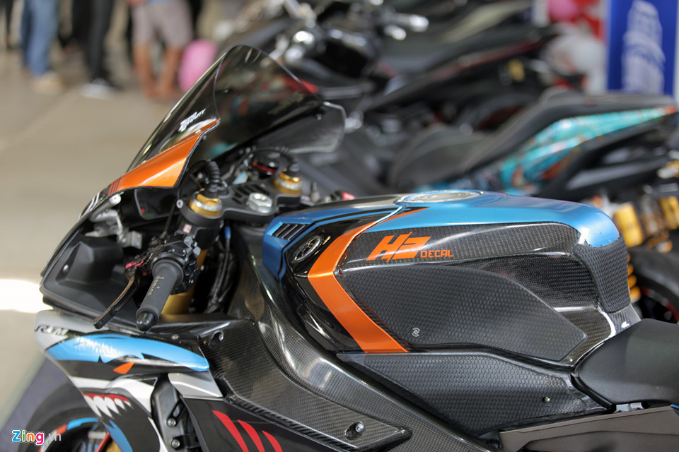 ngam-sieu-moto-ban-gioi-han-yamaha-r1m-do-tem-ca-map-o-tphcm