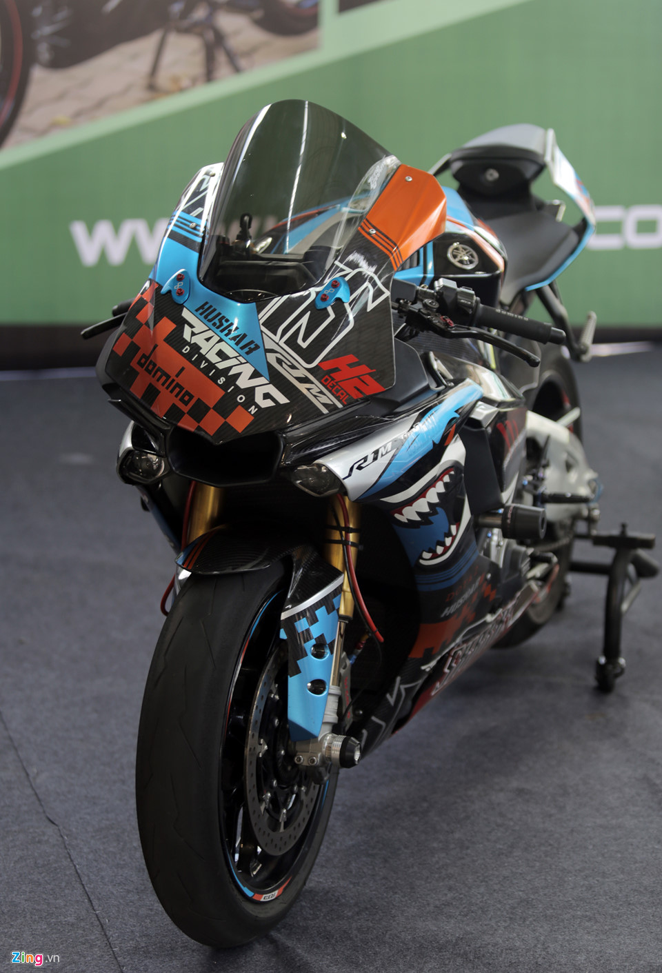 ngam-sieu-moto-ban-gioi-han-yamaha-r1m-do-tem-ca-map-o-tphcm