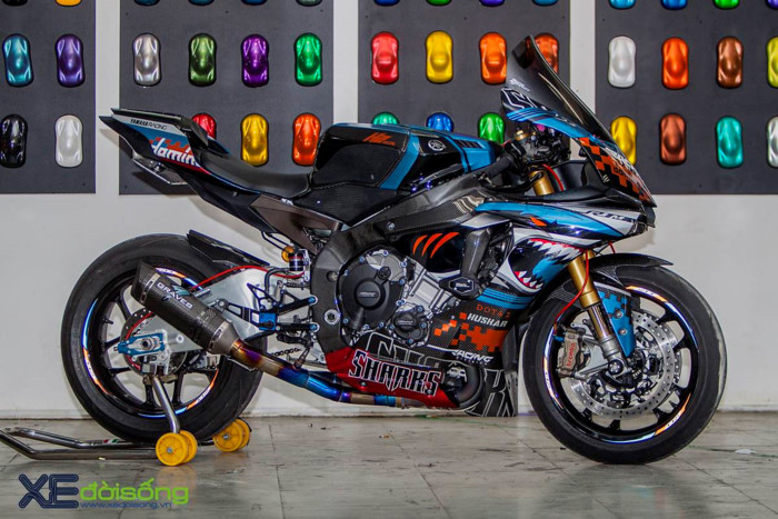 ngam-sieu-moto-ban-gioi-han-yamaha-r1m-do-tem-ca-map-o-tphcm