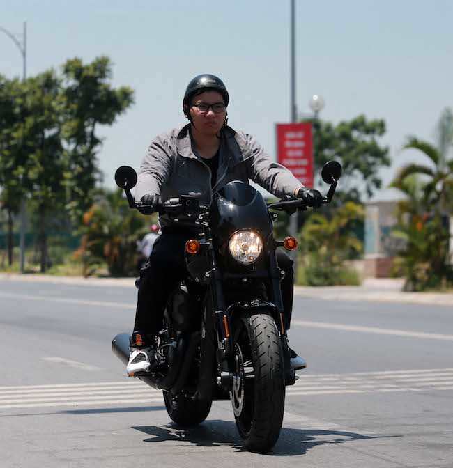 co-gi-dac-biet-o-moto-duong-pho-street-rod-cua-harley-davidson-gia-tu-415-trieu-tai-viet-nam co-gi-dac-biet-o-moto-duong-pho-street-rod-cua-harley-davidson-gia-tu-415-trieu-tai-viet-nam