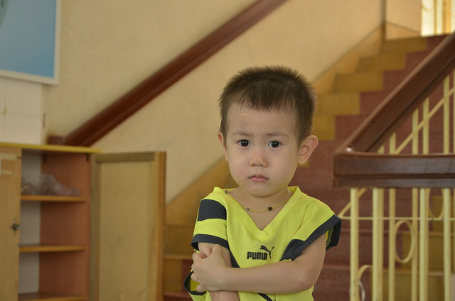 be-trai-2-tuoi-nghi-bi-bo-roi-truoc-cong-benh-vien-tu-du-luc-nua-dem