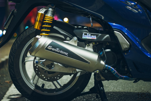 can-canh-honda-sh300i-len-do-choi-hang-hieu-cua-biker-viet