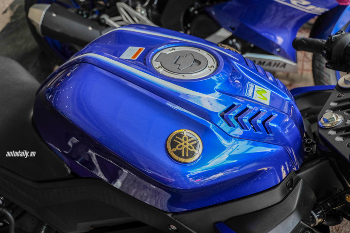 yamaha-r15-v3-phien-ban-movistar-2017-gia-hon-110-trieu-ve-viet-nam-co-gi-hay