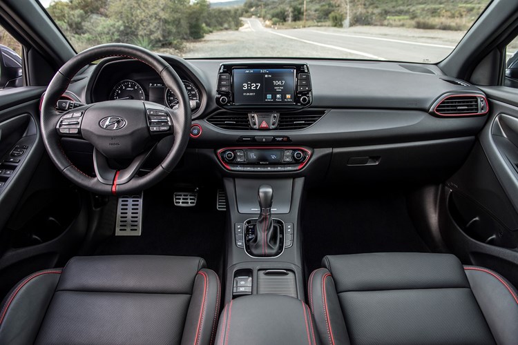 hyundai-elantra-gt-va-gt-sport-chot-gia-ban-tu-465-trieu-dong-co-gi-dac-biet