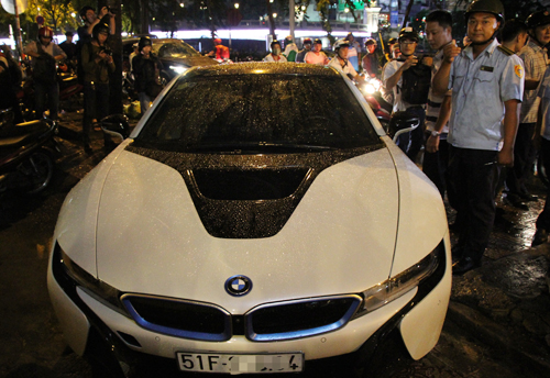 ong-doan-ngoc-hai-tiep-tuc-xuong-duong-o-to-bien-do-sieu-xe-bmw-i8-tien-ty-bi-xu-ly