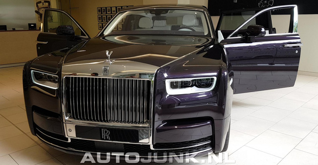 chinh-thuc-co-mat-tai-dai-ly-o-london-rolls-royce-phantom-2018-hap-dan-co-nao