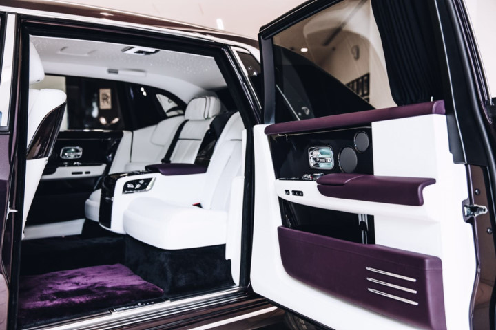 chinh-thuc-co-mat-tai-dai-ly-o-london-rolls-royce-phantom-2018-hap-dan-co-nao