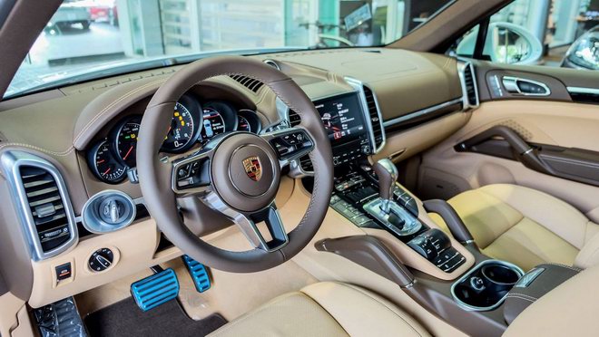 soi-phien-ban-dac-biet-porsche-cayenne-platinum-edition-gia-53-ty-dong-tai-viet-nam