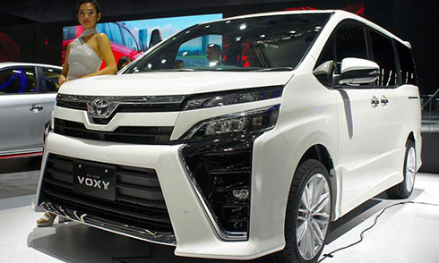 toyota-voxy-2017-xe-mpv-dan-anh-cua-innova-ra-mat-thi-truong-dong-nam-a