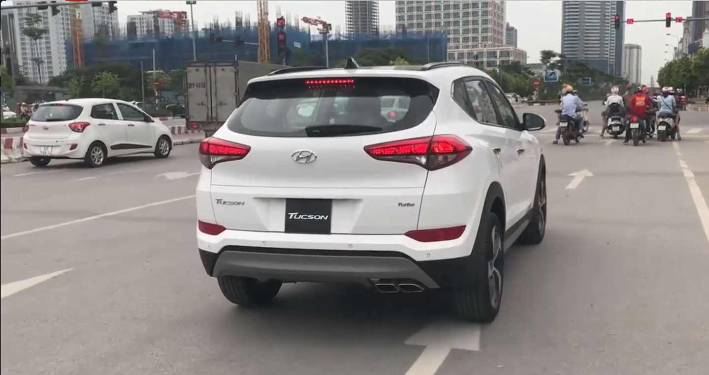 hyundai-tucson-turbo-ban-lap-rap-trong-nuoc-bat-ngo-xuat-hien-tren-duong-pho-ha-noi hyundai-tucson-turbo-ban-lap-rap-trong-nuoc-bat-ngo-xuat-hien-tren-duong-pho-ha-noi