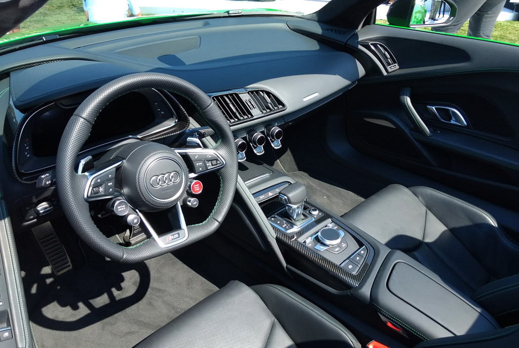 mau-mui-tran-audi-r8-v10-plus-spyder-mau-doc-xuat-hien-o-le-hoi-sieu-xe-my