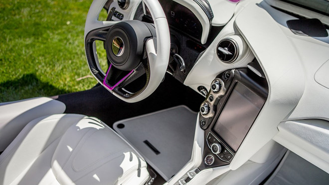 man-nhan-voi-mclaren-720s-mau-tim-cuc-hiem-cua-doanh-nhan-my