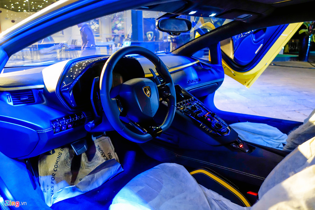 sieu-xe-lamborghini-aventador-s-doc-nhat-viet-nam-ve-tay-dai-gia-tphcm