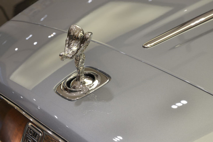 rolls-royce-wraith-ve-dep-hut-hon-cua-khong-kem-phantom-2018
