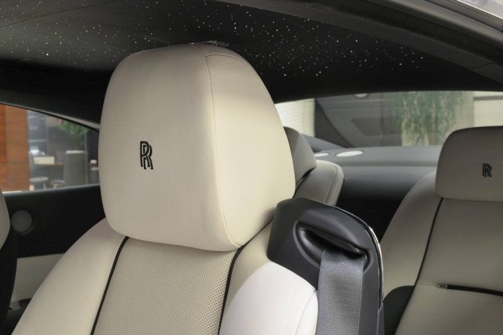 rolls-royce-wraith-ve-dep-hut-hon-cua-khong-kem-phantom-2018