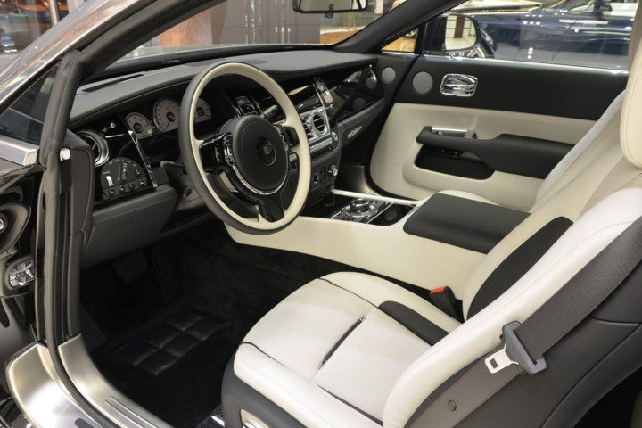 rolls-royce-wraith-ve-dep-hut-hon-cua-khong-kem-phantom-2018