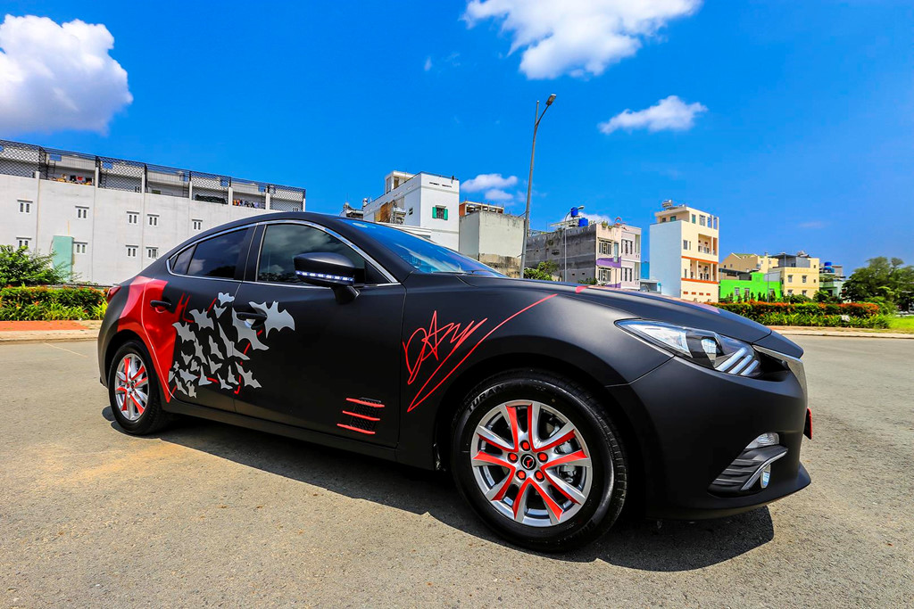 la-lam-voi-mazda-3-2017-dan-tem-batman-do-do-choi-tai-tphcm