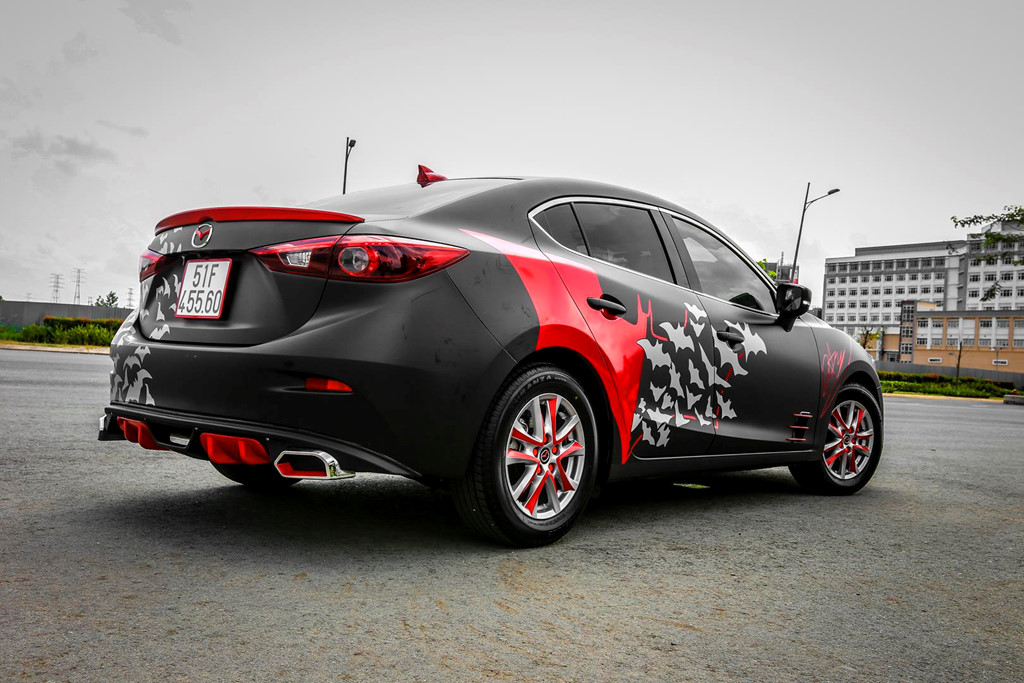 la-lam-voi-mazda-3-2017-dan-tem-batman-do-do-choi-tai-tphcm