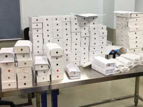 lo-iphone-6-7-cuc-lon-nhap-lau-tu-my-bi-hai-quan-bat-giu