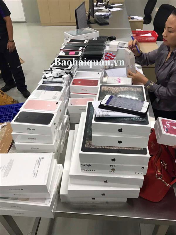 lo-iphone-6-7-cuc-lon-nhap-lau-tu-my-bi-hai-quan-bat-giu