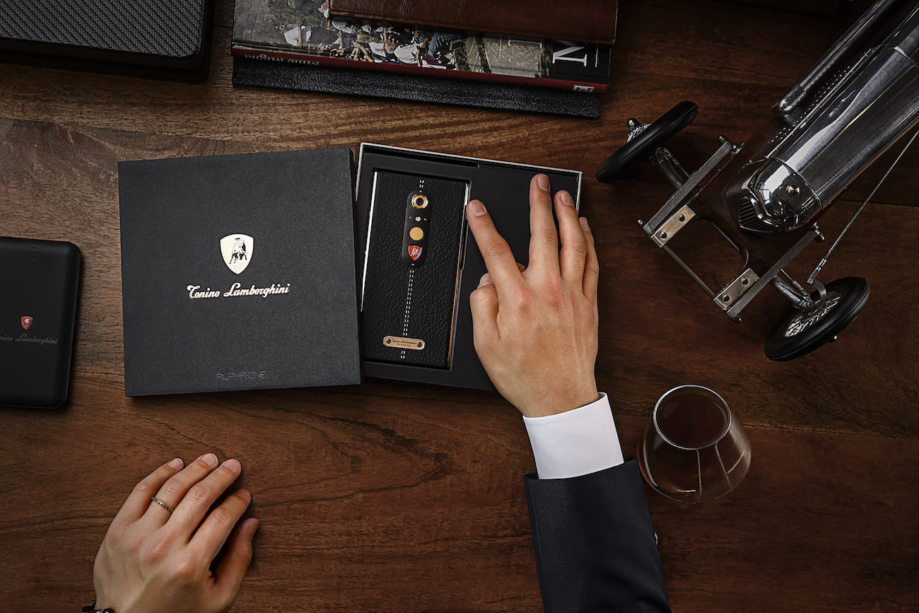 lamborghini-trinh-lang-sieu-pham-dien-thoai-android-co-gia-gan-60-trieu-dong