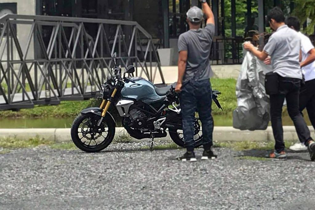 bat-gap-honda-150ss-racer-chay-thu-nghiem-tren-duong-pho-indonesia
