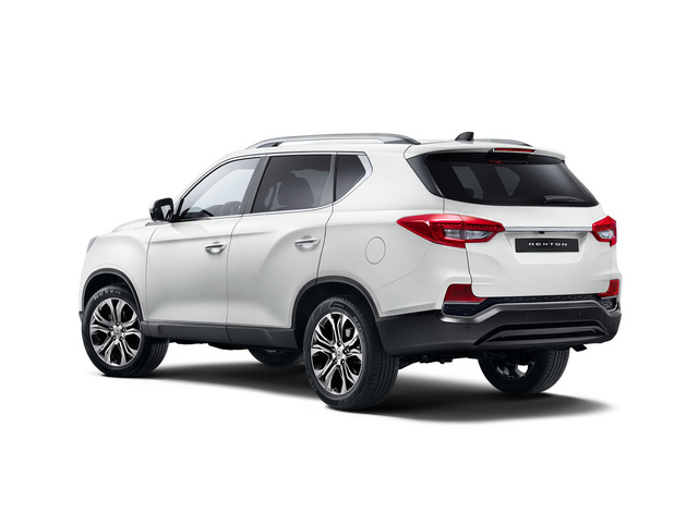 mau-suv-co-trung-ssangyong-rexton-2018-gia-ban-tu-8033-trieu-dong-co-gi-dac-biet
