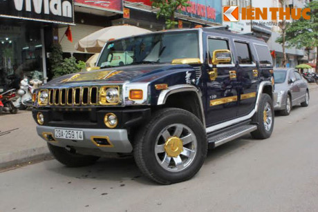 choang-voi-bo-doi-rolls-royce-va-hummer-tien-ty-dat-vang-dao-pho-ha-noi