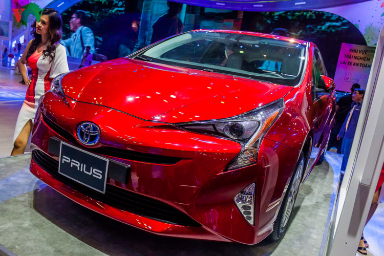 toyota-prius-vua-xuat-hien-tai-viet-nam-hap-dan-co-nao