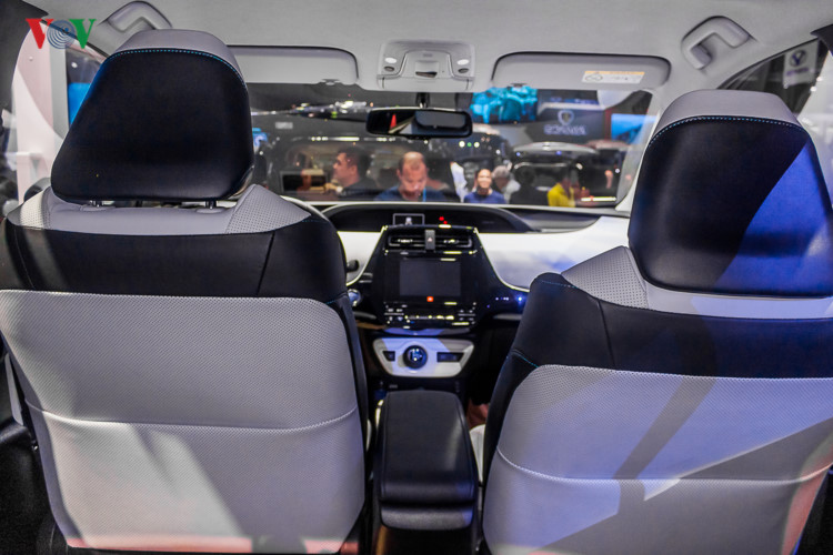 toyota-prius-vua-xuat-hien-tai-viet-nam-hap-dan-co-nao