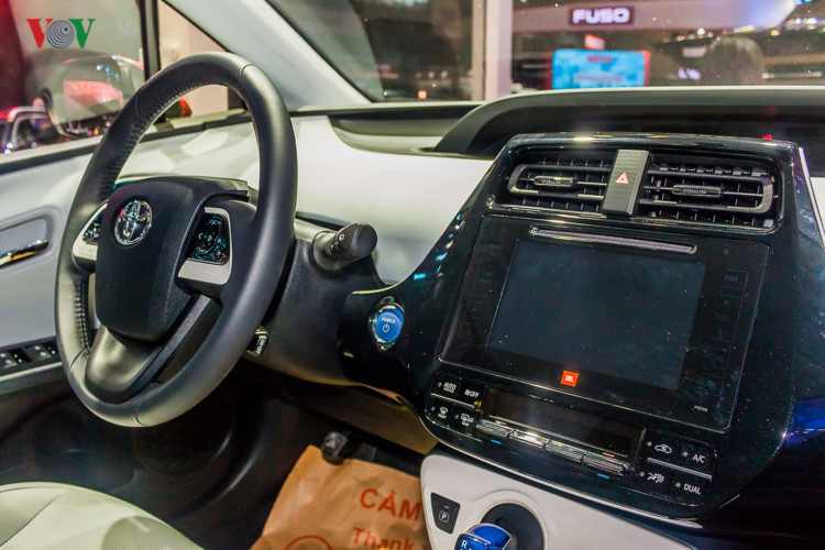 toyota-prius-vua-xuat-hien-tai-viet-nam-hap-dan-co-nao