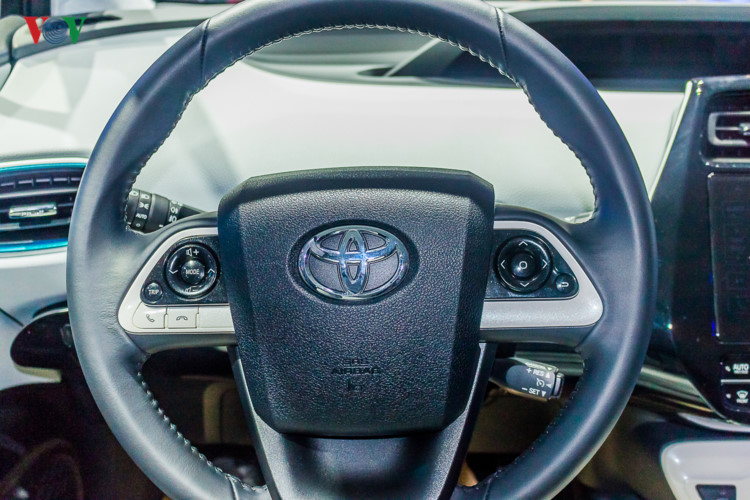 toyota-prius-vua-xuat-hien-tai-viet-nam-hap-dan-co-nao