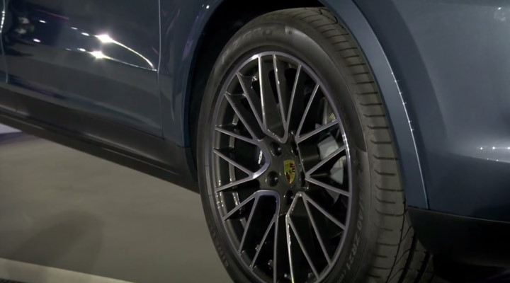 chinh-thuc-ra-mat-tai-duc-voi-gia-2-ty-dong-porsche-cayenne-2018-co-gi-hap-dan