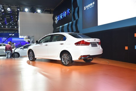 mau-xe-e-am-nhat-thi-truong-viet-suzuki-ciaz-ra-mat-phien-ban-moi-voi-ten-goi-alivio-pro