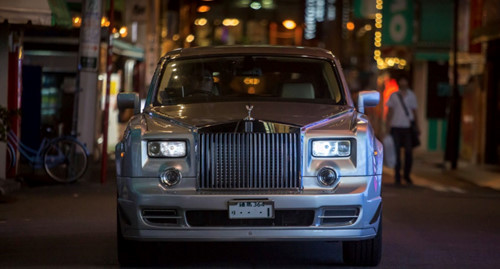 dan-choi-nhat-thay-mau-dong-co-rolls-royce-phantom-2008-khien-nhieu-nguoi-ngo-ngang