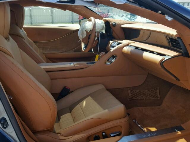 xe-sang-lexus-lc500-2018-tan-nat-sau-khi-gap-nan
