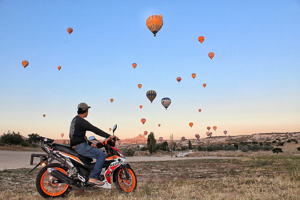 cap-doi-lai-honda-rs150r-di-huong-tuan-trang-mat-qua-24-nuoc