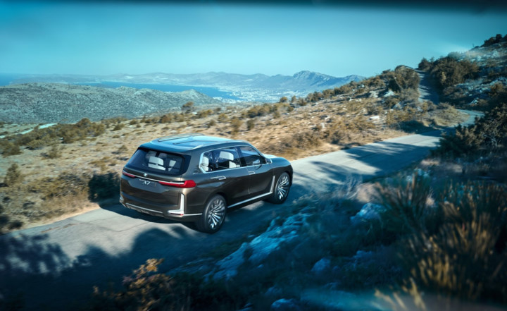 chiem-nguong-x7-iperformance-concept-cua-bmw-doi-thu-tuong-lai-cua-mercedes-gls