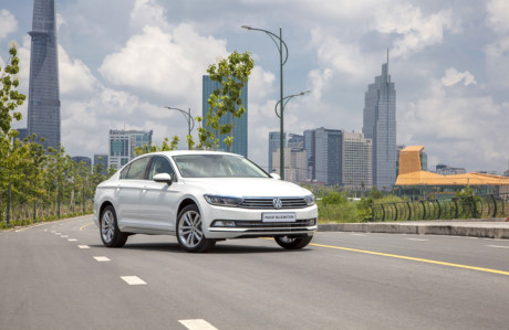 volkswagen-vua-ra-mat-beetle-va-passat-tai-viet-nam-voi-gia-hon-14-ty-dong