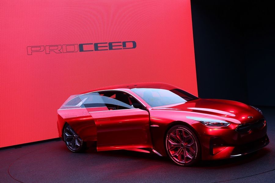 choang-truoc-ve-dep-long-lanh-cua-mau-hatchback-kia-proceed-concept