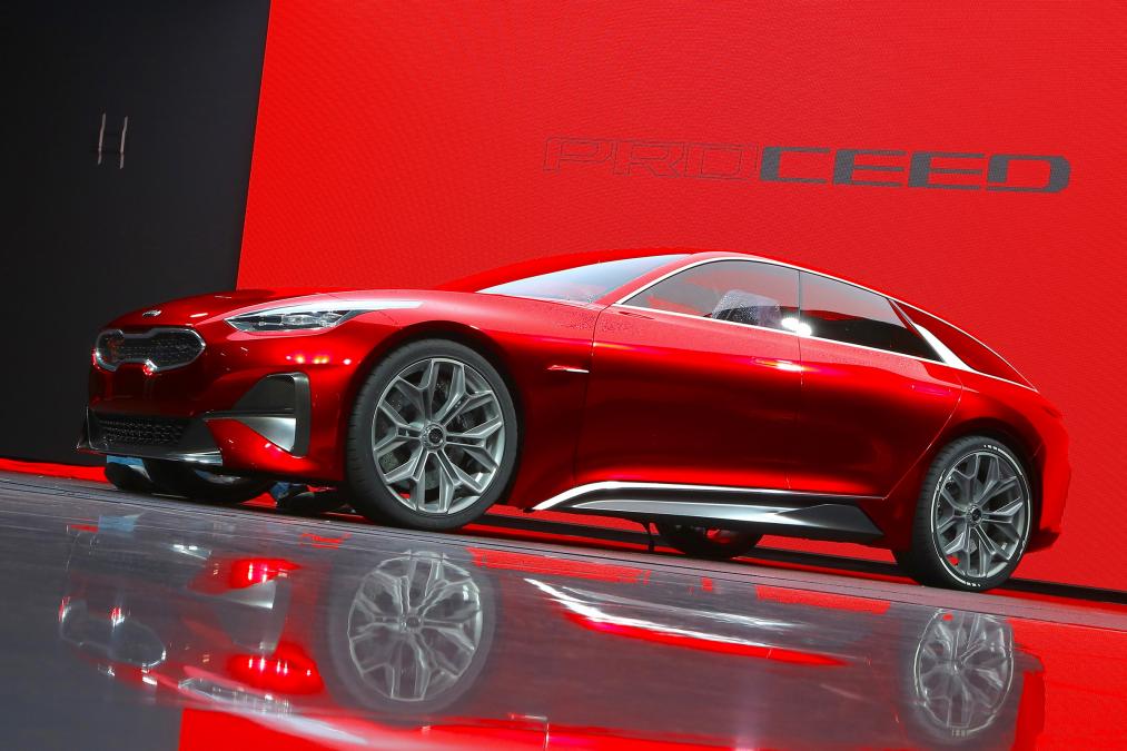 choang-truoc-ve-dep-long-lanh-cua-mau-hatchback-kia-proceed-concept
