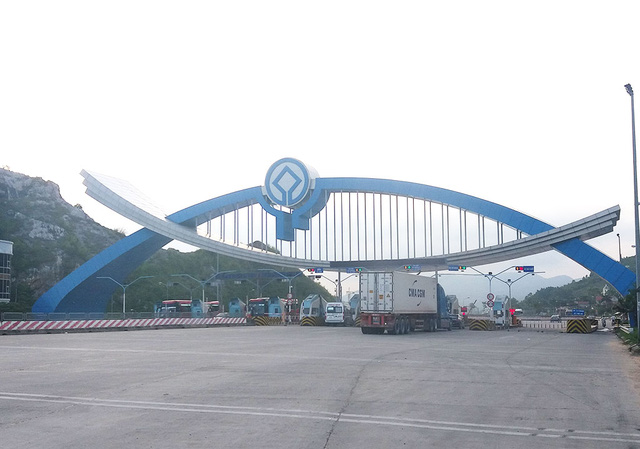 quang-ninh-nguoi-dan-vay-quanh-phan-doi-tram-thu-phi-bot-dai-yen