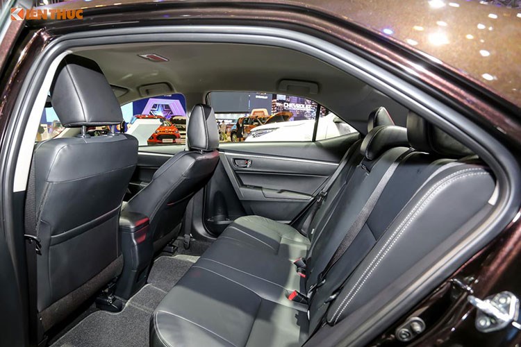toyota-corolla-altis-2017-co-gia-tu-702-trieu-dong-tai-viet-nam