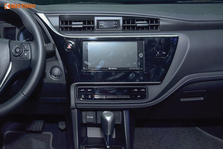 toyota-corolla-altis-2017-co-gia-tu-702-trieu-dong-tai-viet-nam