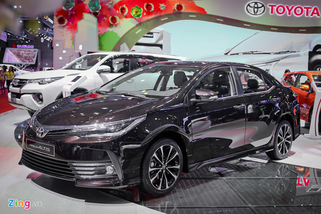 toyota-corolla-altis-2017-co-gia-tu-702-trieu-dong-tai-viet-nam